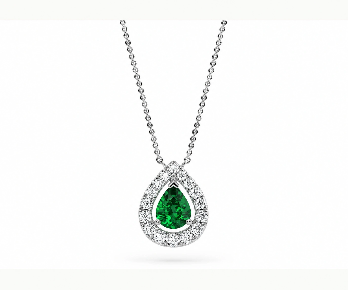 Bahía Solano · Dije con esmeralda colombiana pera y halo de diamantes — Oro blanco 18k
