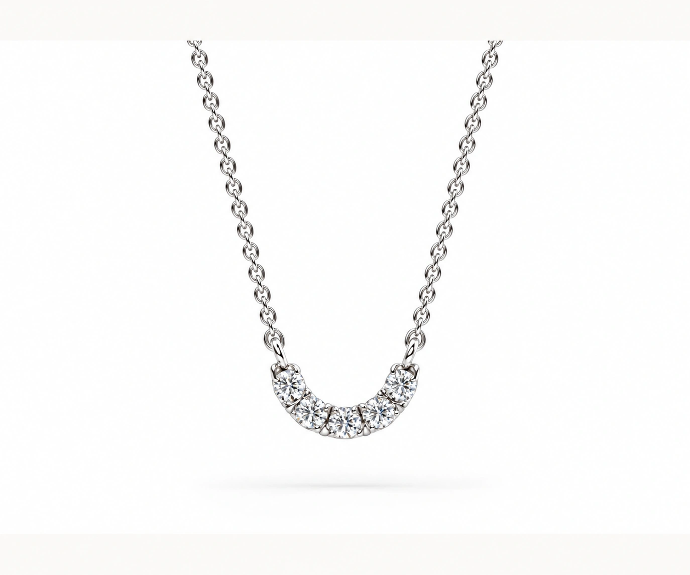 Sapzurro · Dije Art Déco con cinco diamantes redondos — Oro blanco 18k